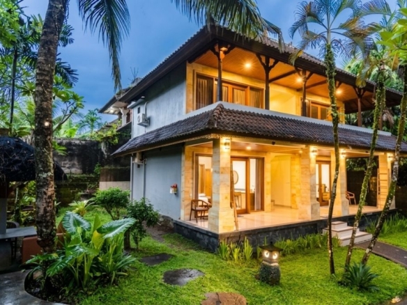 Enhance this photo to high definition. Improve sharpness clarity and details without changing the original colors or style. Remove noise blur and compression artifacts. Keep the image realisti